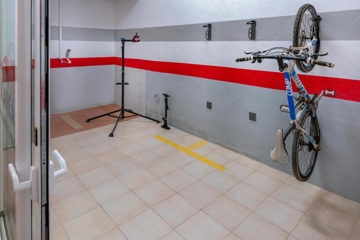 Un baño de GHT Oasis Tossa & Spa