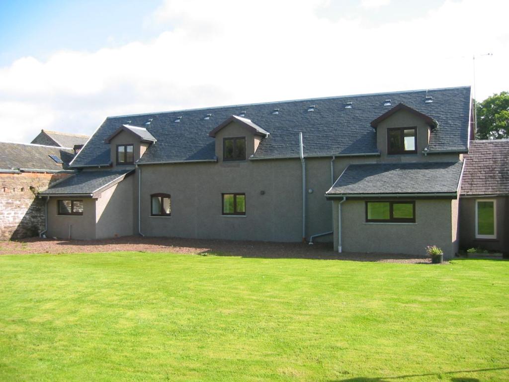 Corehouse Farm Cottages - Dairy, Granary & Sawmill - Housity