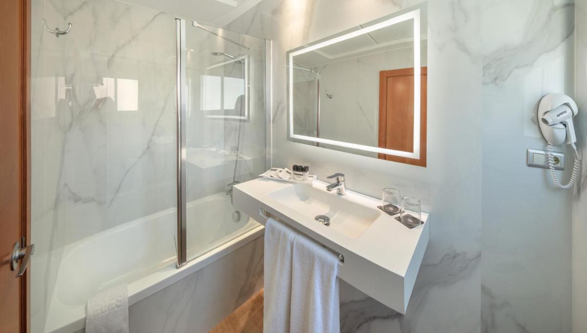 Un baño de RH Princesa Hotel & Spa 4* Sup