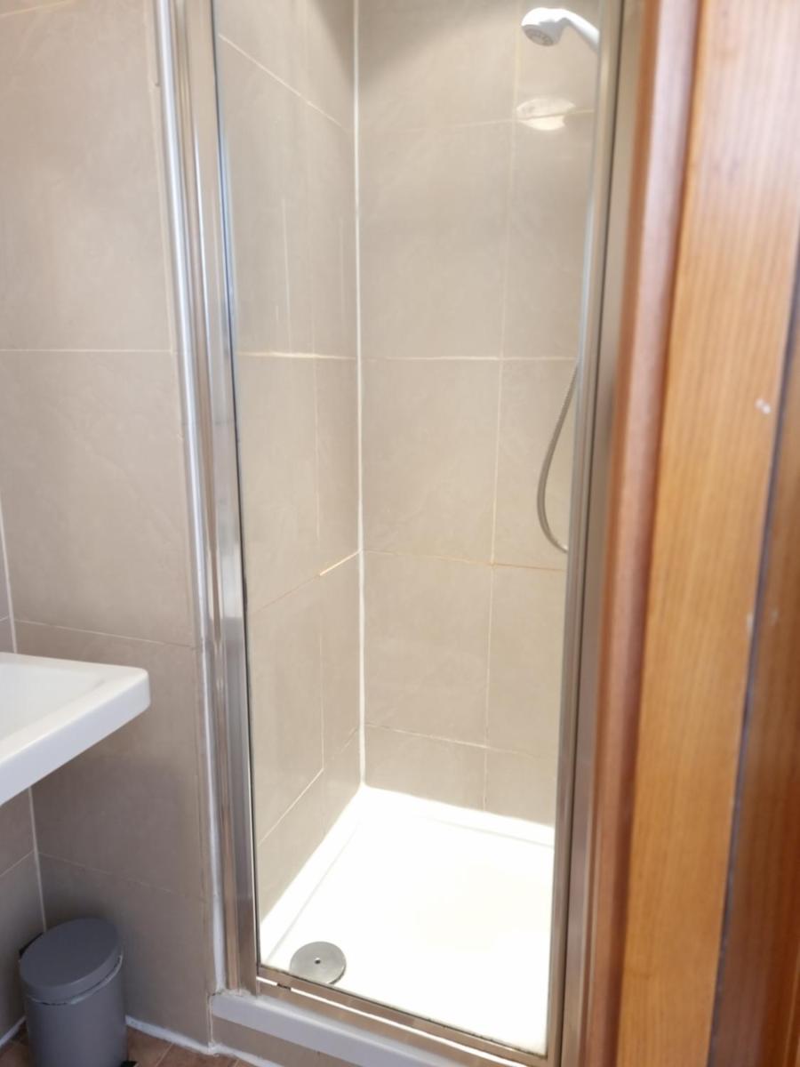 F302 3rd Floor Studio Fits 2 Near Hyde Park - Housity