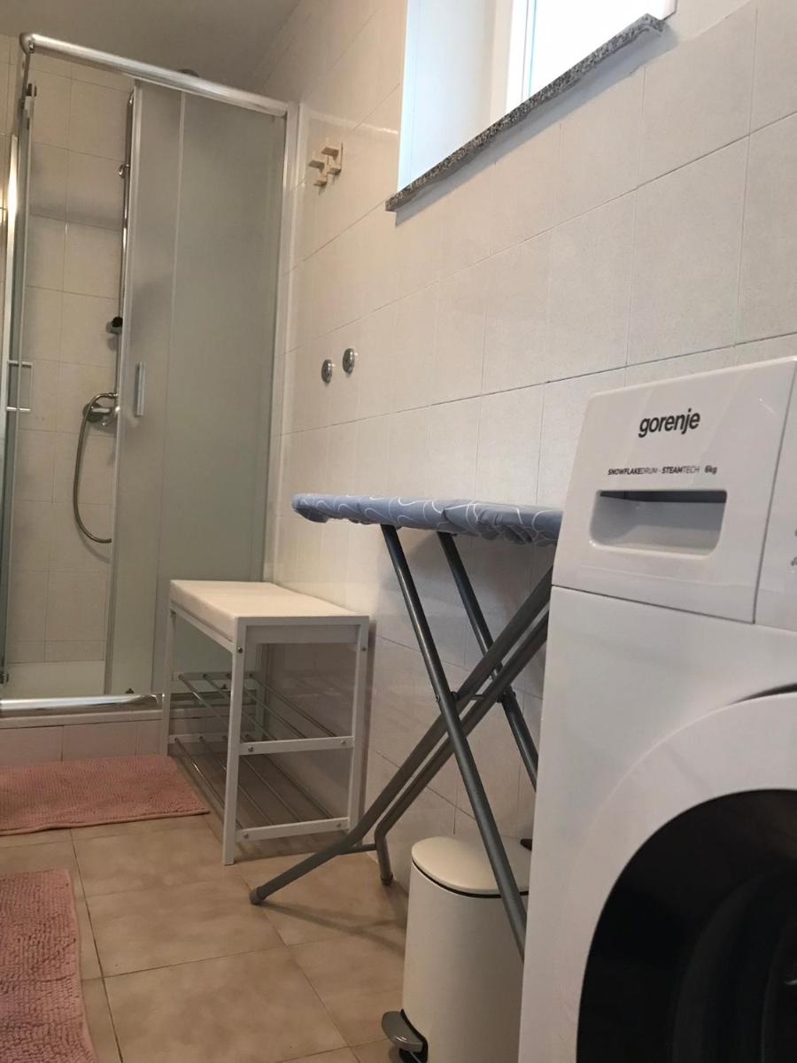 Koradinovi - Pod vrtom - Housity