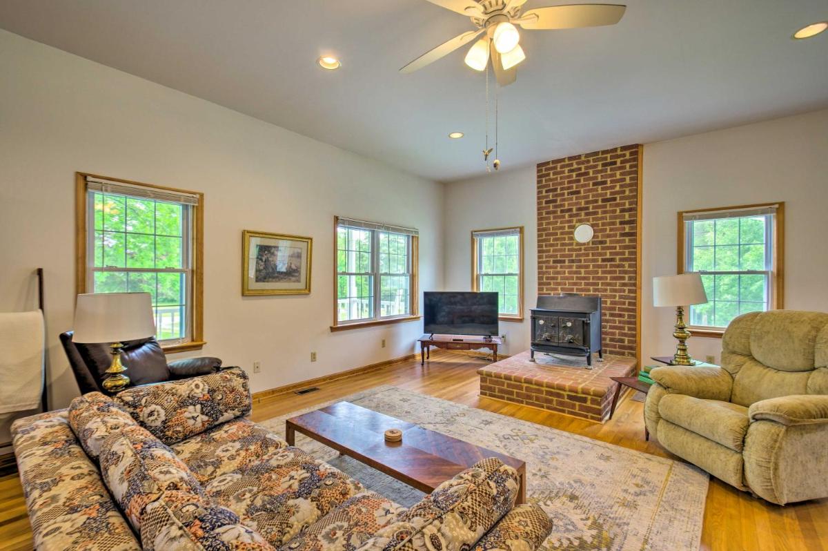 Charming Boydton Retreat about 5 Mi to Kerr Lake! - Housity