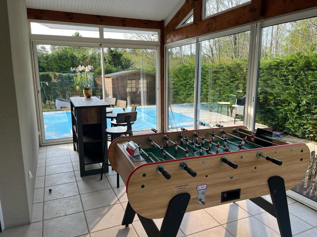 Océan à 10 mn, maison avec piscine, bar et babyfoot - Housity