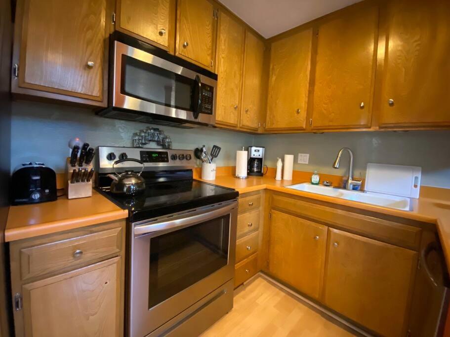 Mammoth Awesome Location-1 min to Shuttles & Food! TOML-CPAN-11402 - Housity