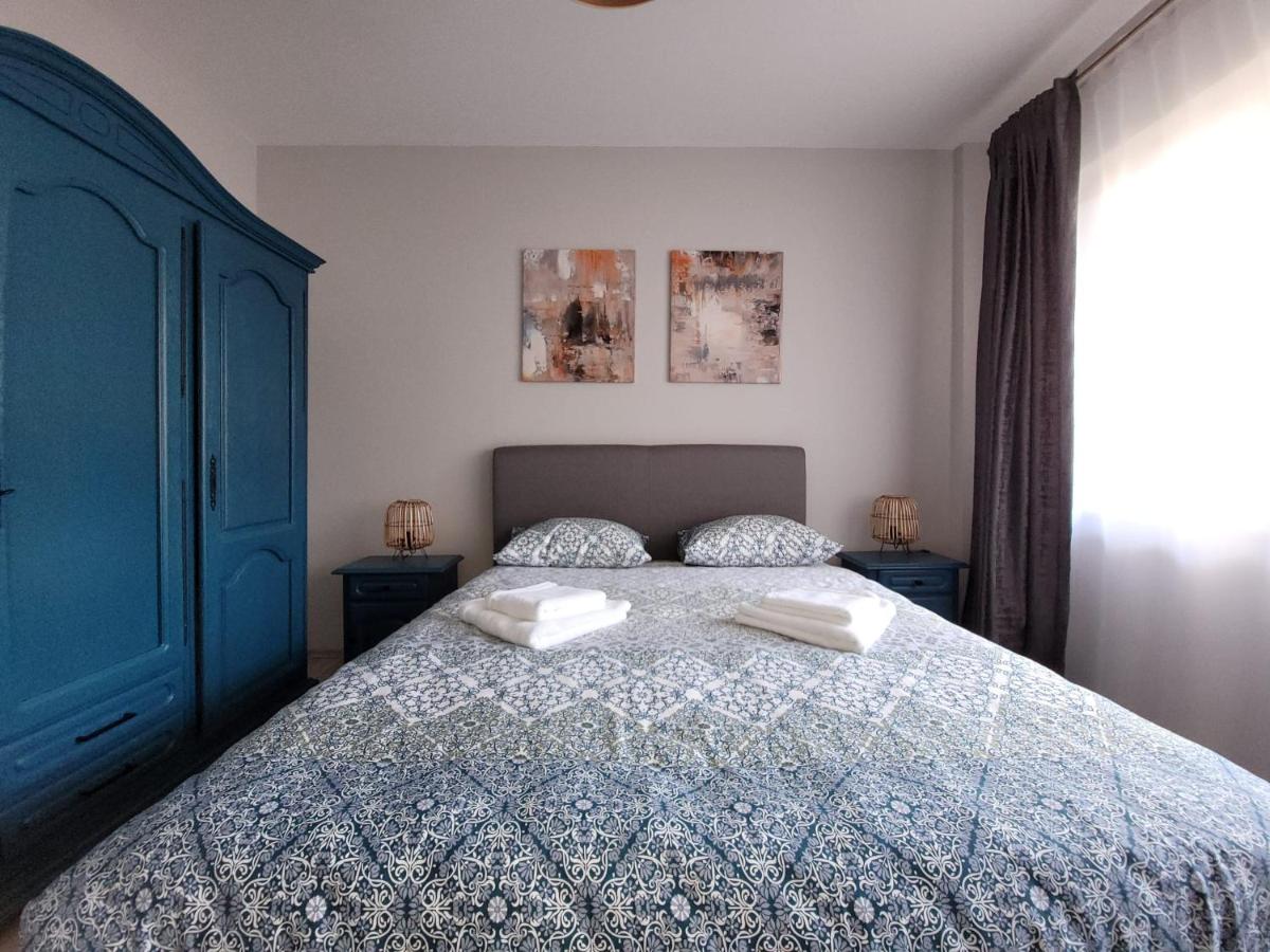Lovely Apartment Near City Center (w/ Parking) - Housity