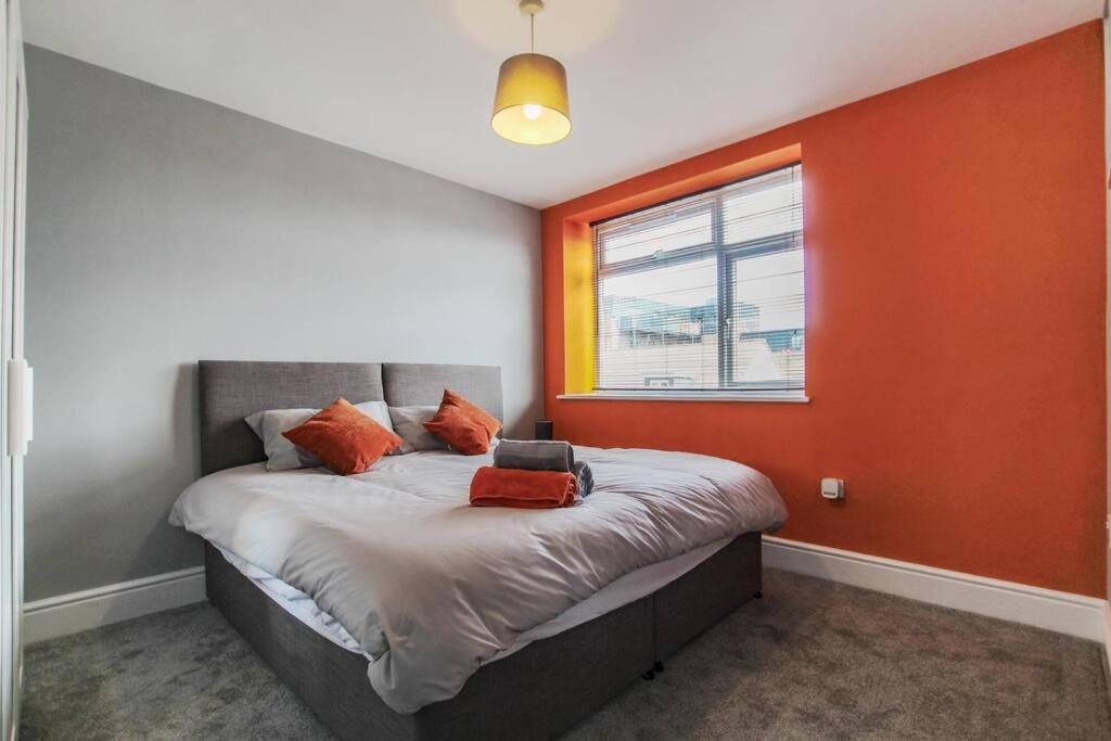 PRIME LOCATION! - Modern Central Apartment - Housity