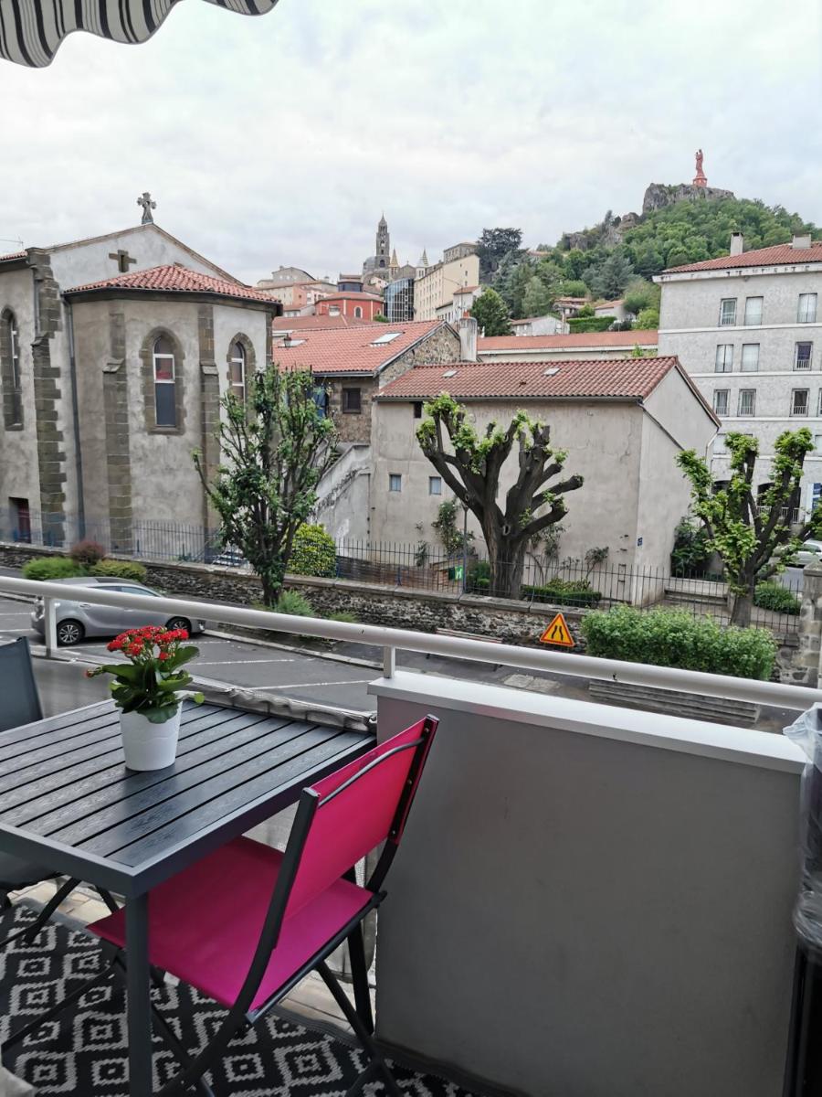 Velay cocon appartement 4 chambres avec vue sur les monuments - Housity