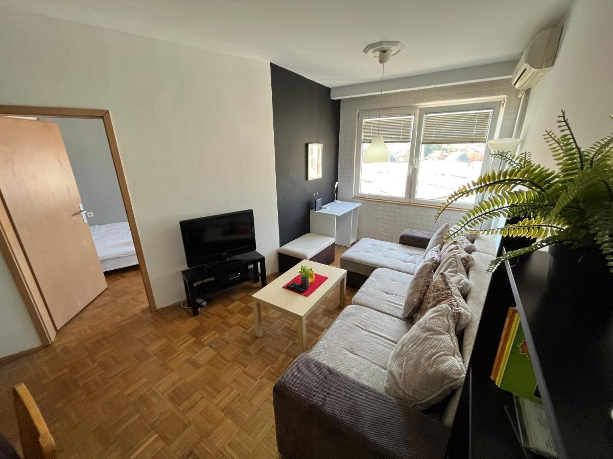 Mickitos Central Old Town Apartment - Housity