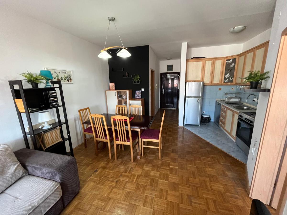 Mickitos Central Old Town Apartment - Housity
