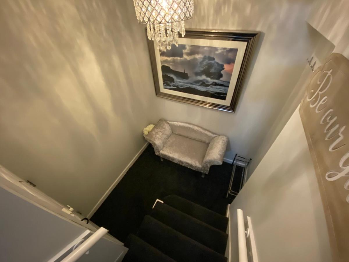 “ Nicky’s Retreat! Warm and quirky seaside flat! - Housity