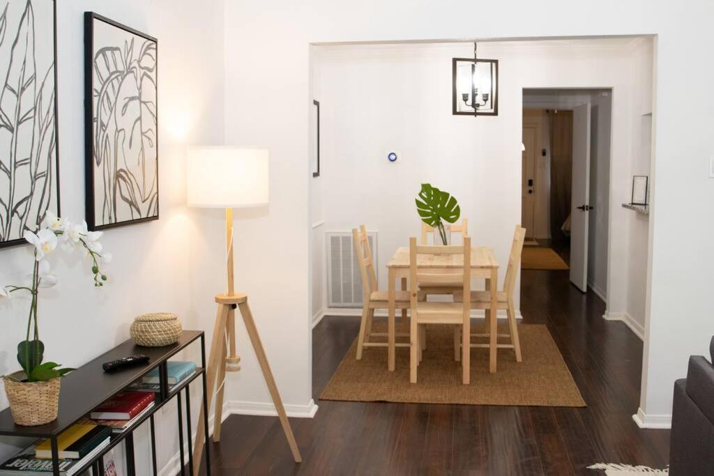 All You Need 2 Bed 1 Bath! Fam and Pet Friendly, WD, 2 Free Parking Spots! - Housity