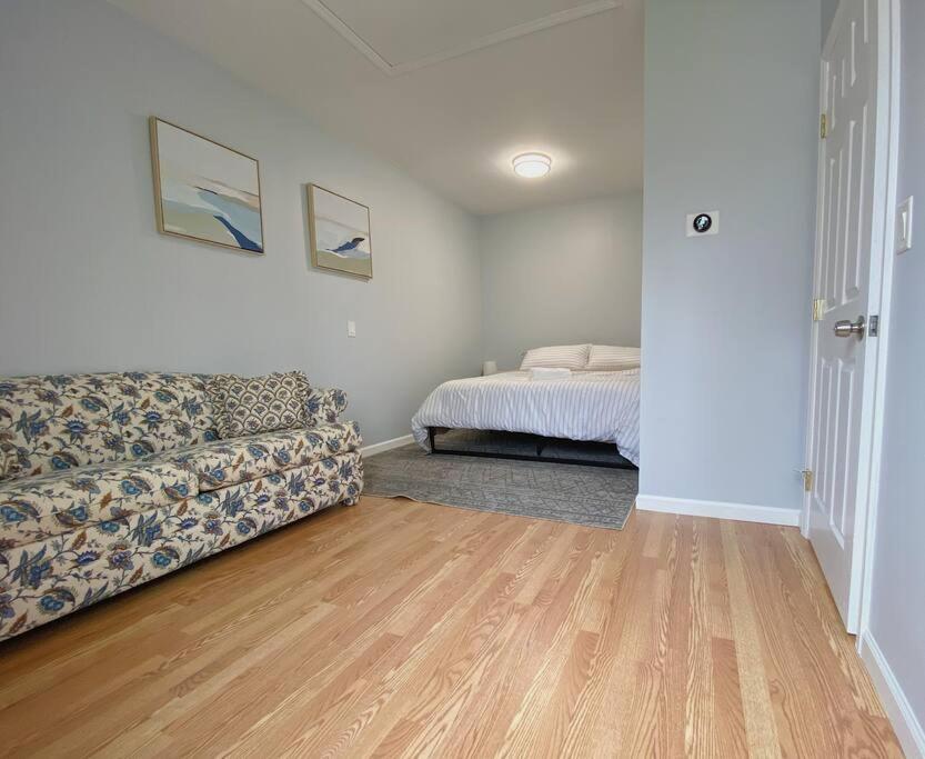 Private Apt King Suite, L.I, NY-Hamptons to NYC - Housity