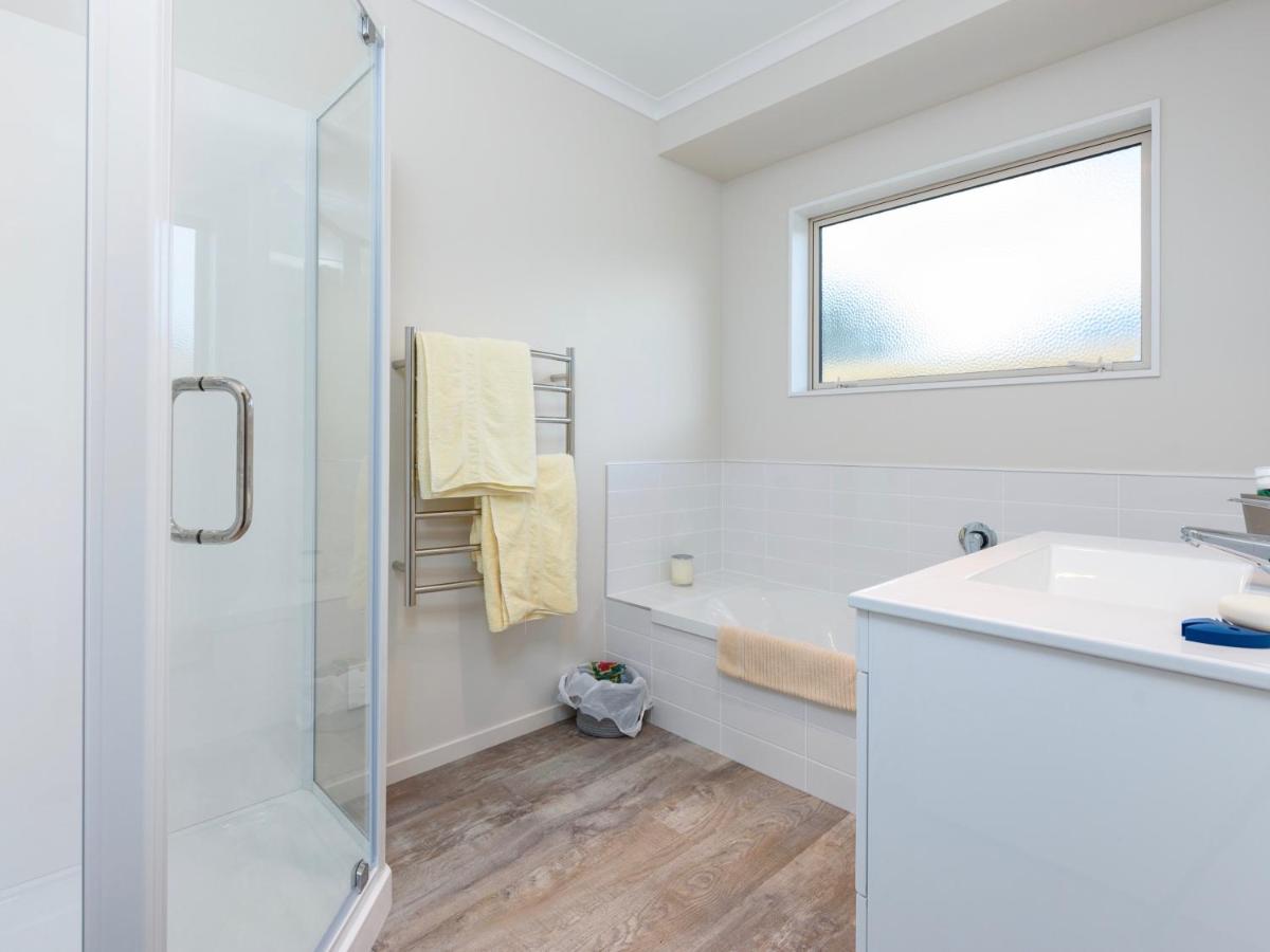 Modern Beach Break - Waihi Beach Holiday Home - Housity