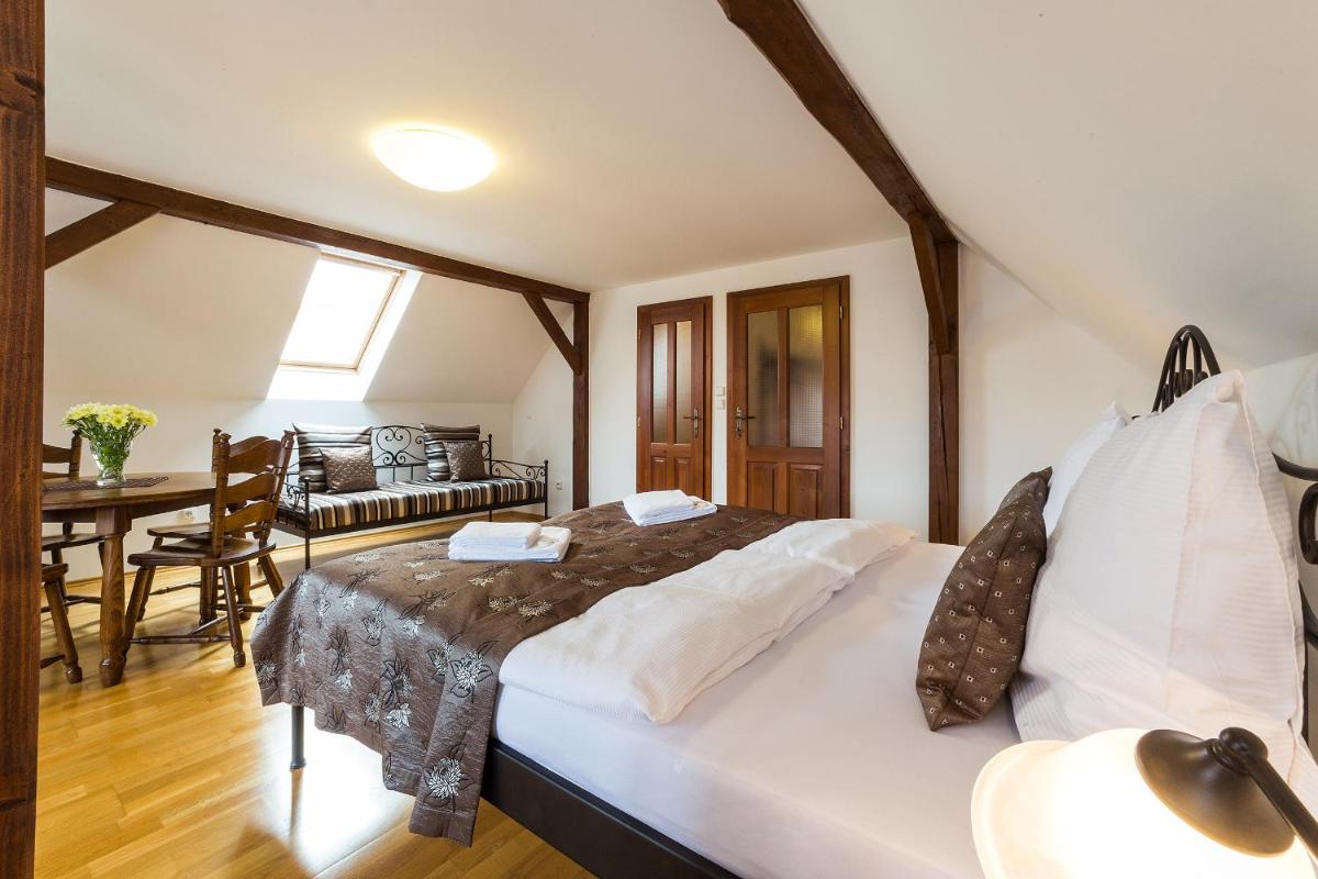Vila Krumlov - Housity