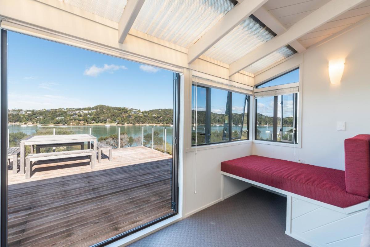 The Tide Watcher - Okiato Holiday Home - Housity