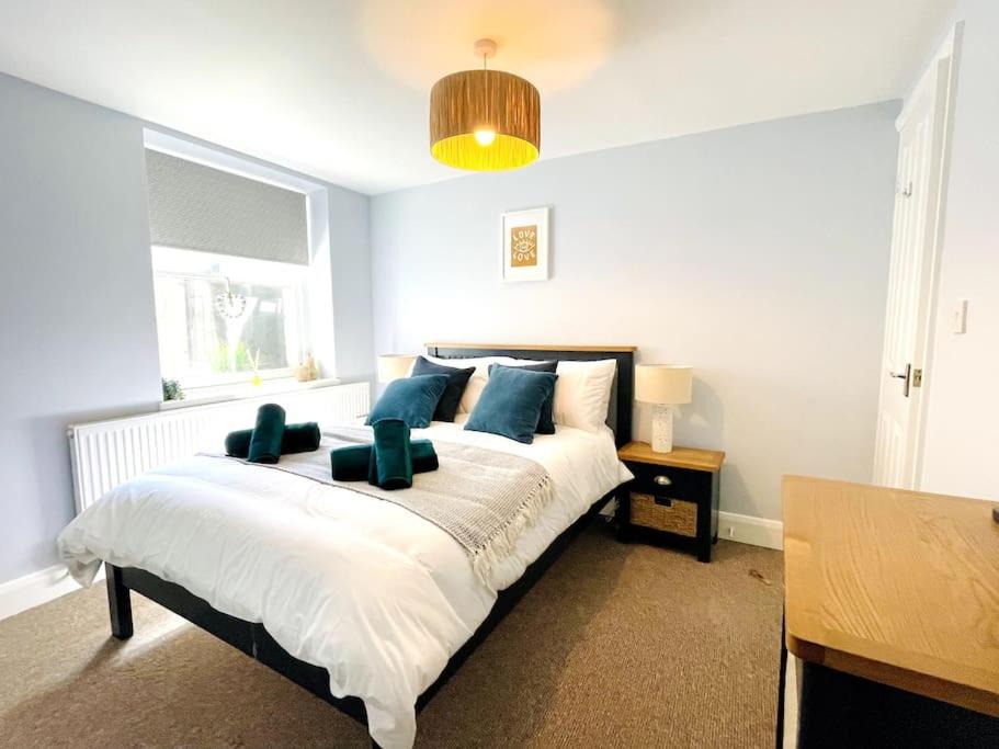 Rookley Villa, 3 Bedroom Family Apartment, Ventnor - Housity