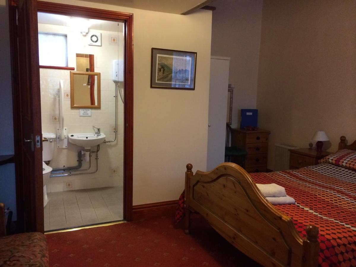 The Crown Hotel - Housity