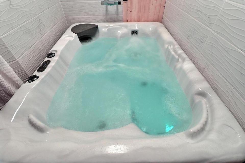 Suitetrails - LOVE ROOM avec JACUZZI
