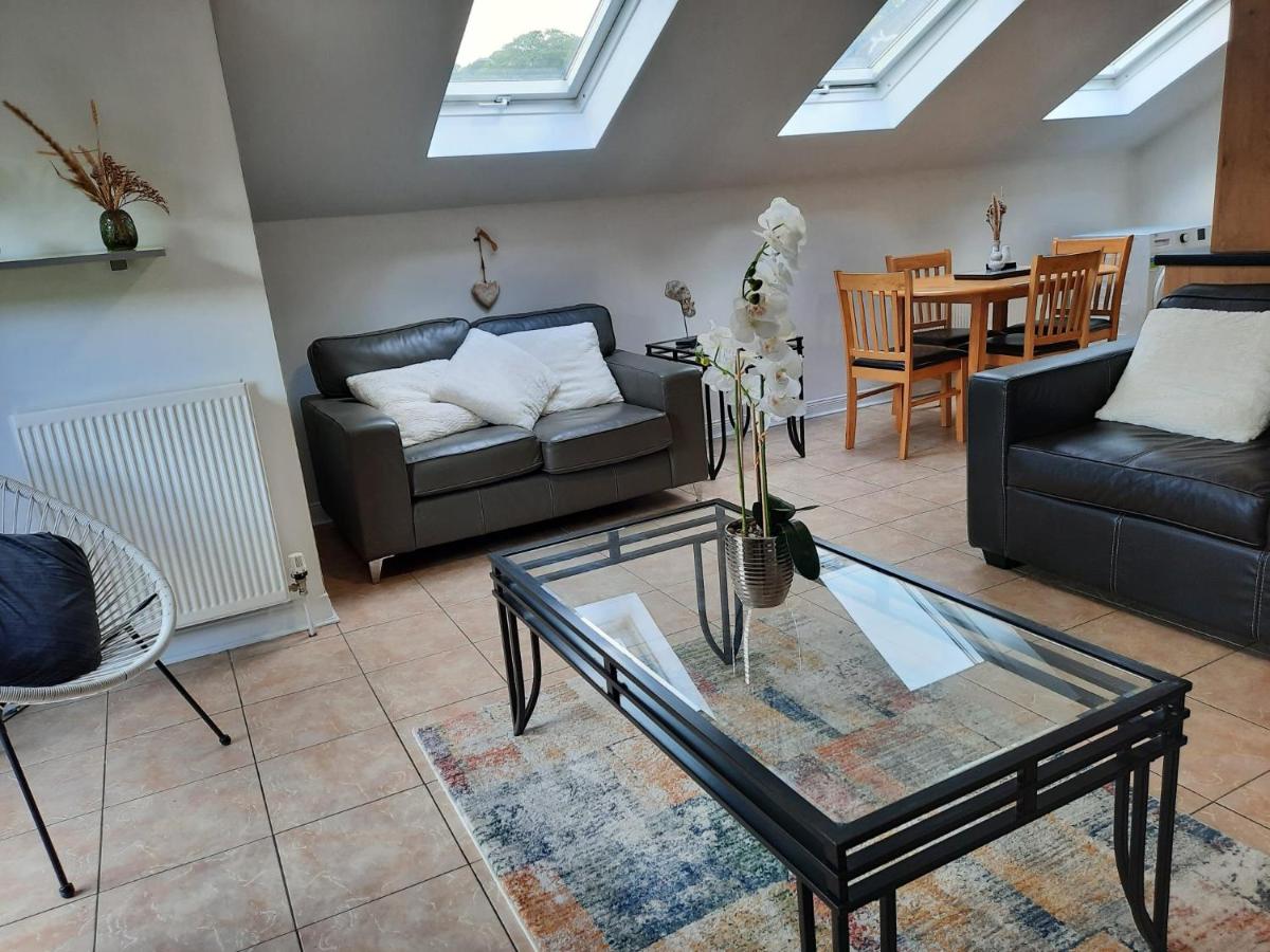 Forest View Impeccable two bedroom house - Housity