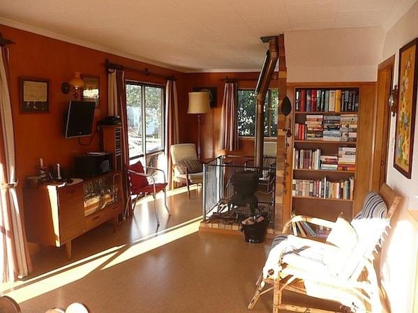 Cute Cottage - Cooks Beach Bach - Housity