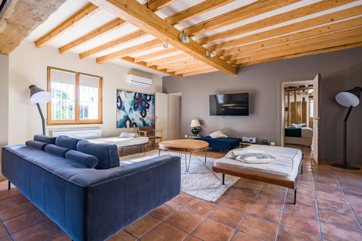 LUXURY Bergerie Corsica, PARIS Orly et disney - Housity