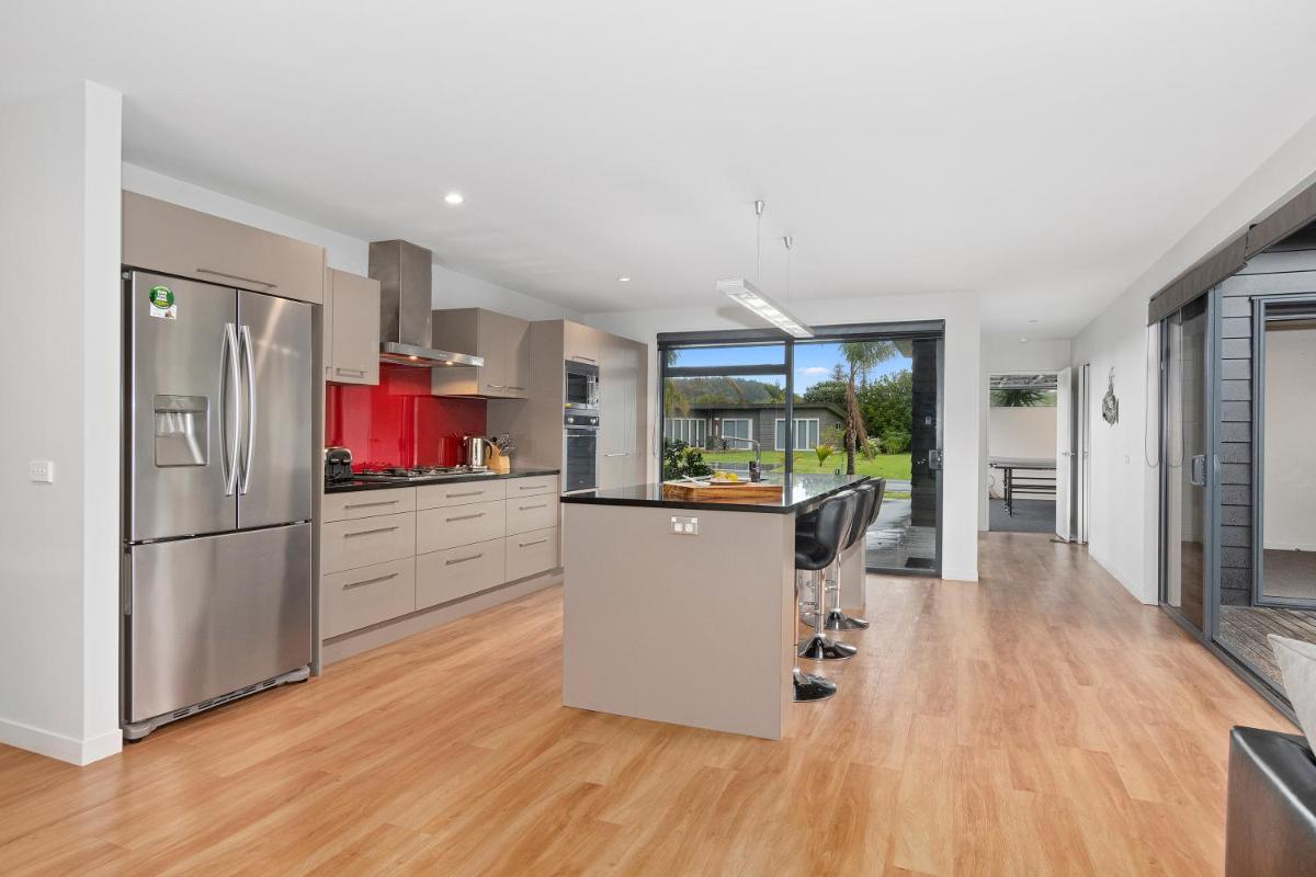 Double Tuna - Matapouri Holiday Home - Housity