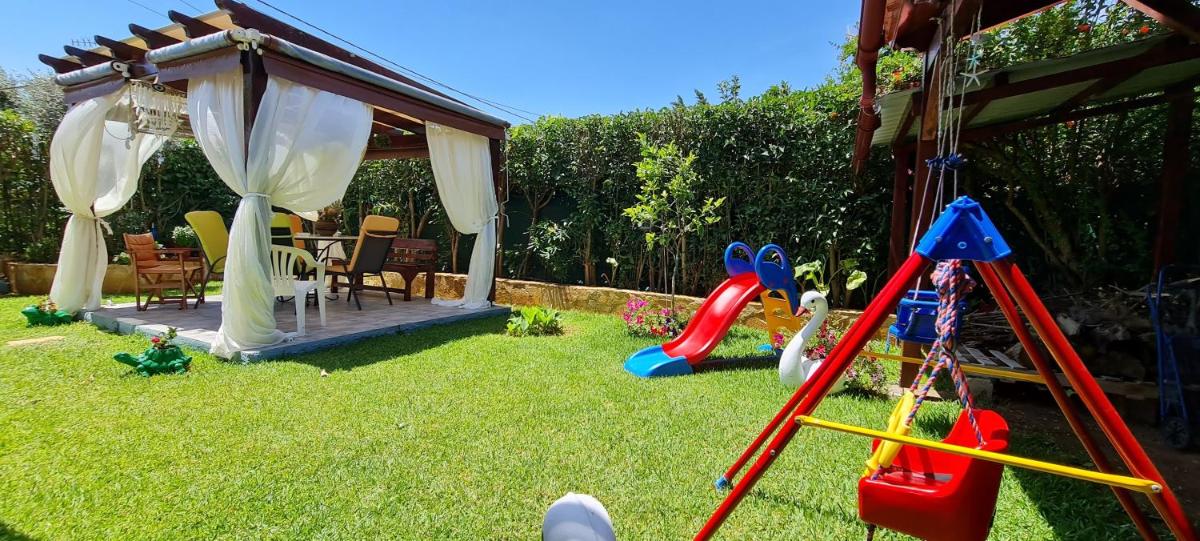 'The Swan' Amazing Cottage with Patio and Jacuzzi - Housity