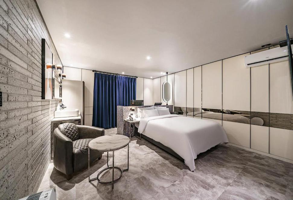 Suitetrails - Brown-Dot Hotel Geomdan