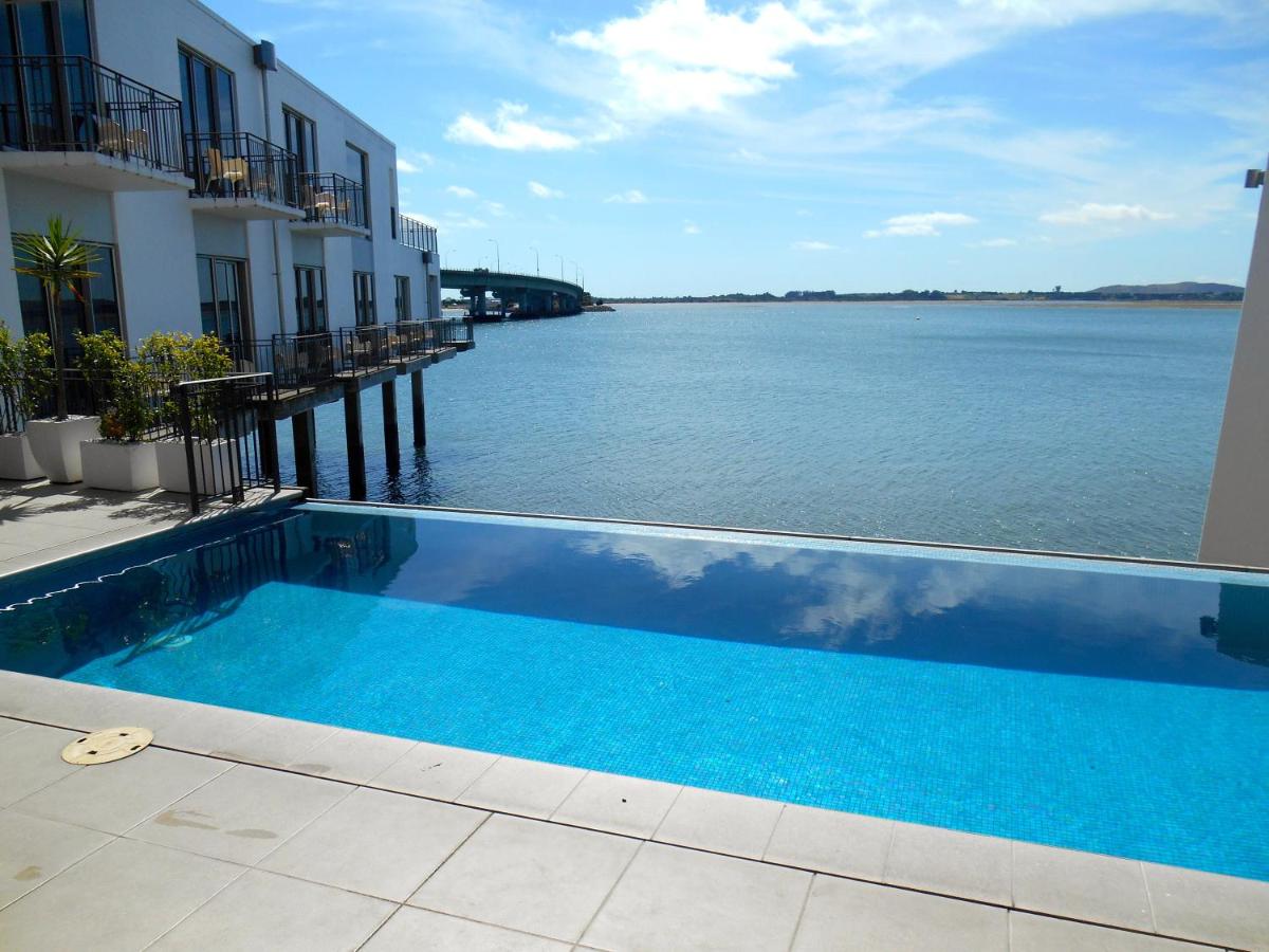 Suitetrails - Absolute Waterfront, Tauranga Apartment