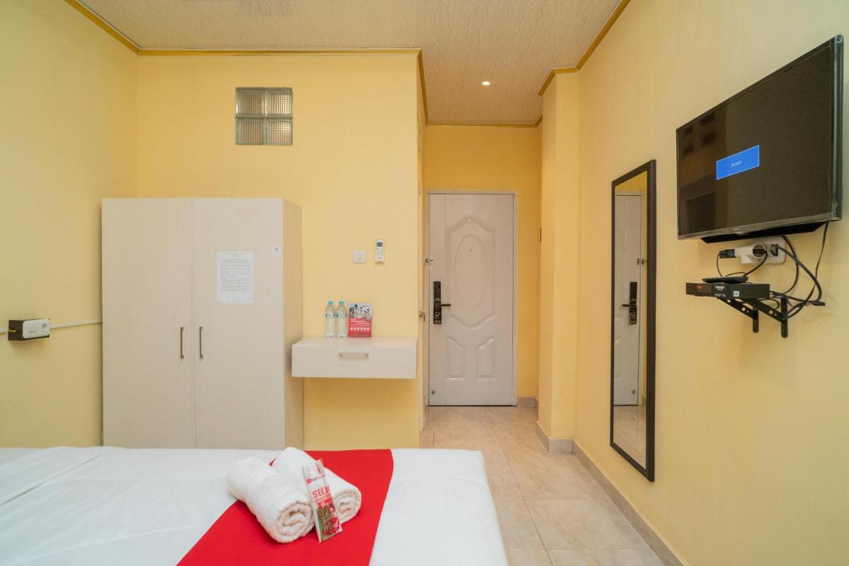 RedDoorz Plus Syariah near Pasar Turi - Housity