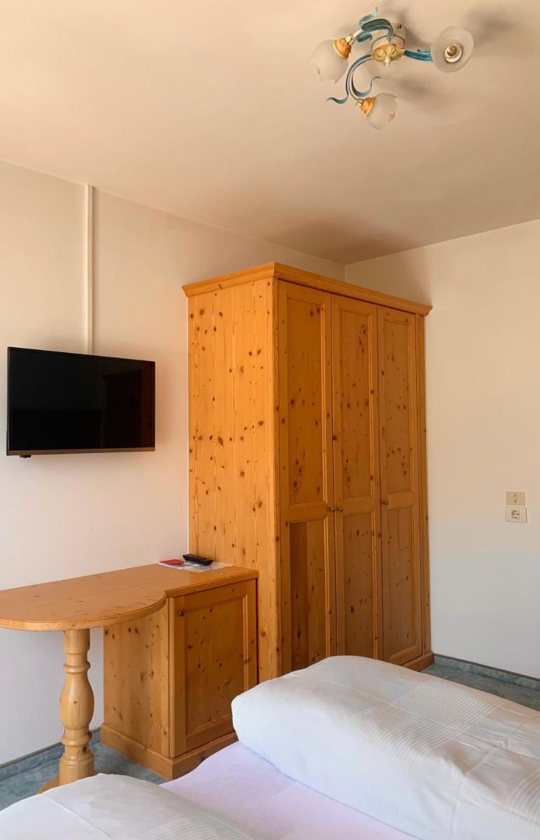 Garni Rika - Housity
