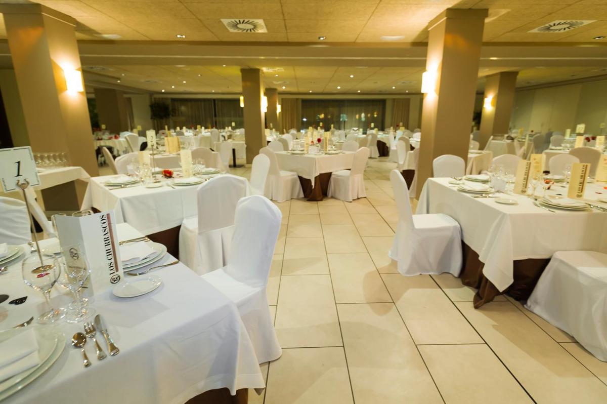 Un restaurante o sitio para comer en Hotel 525