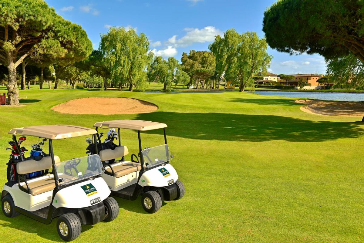 Instalaciones para jugar al golf en el hotel o alrededores