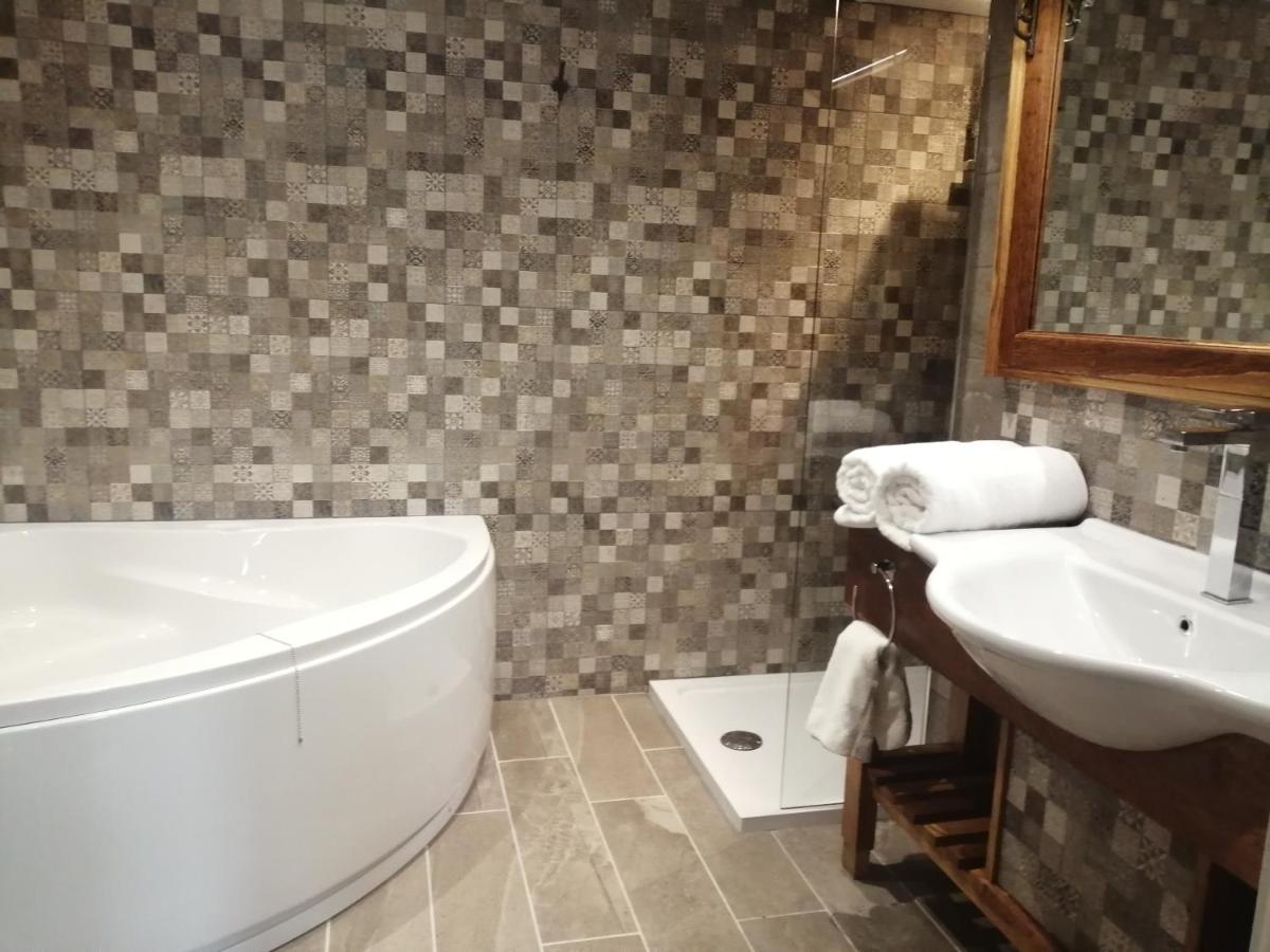 Three Rivers Hotel - Housity