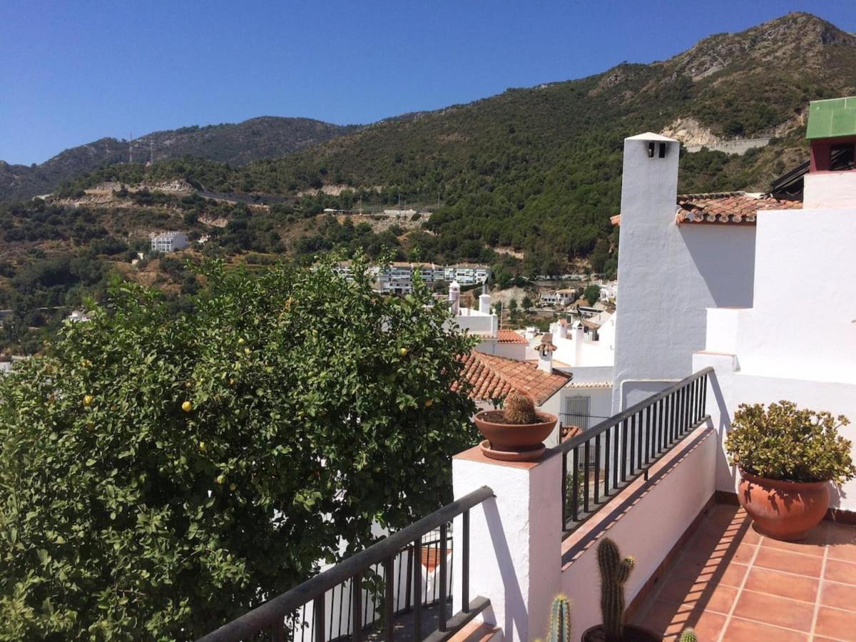 Beautiful Village House - Housity