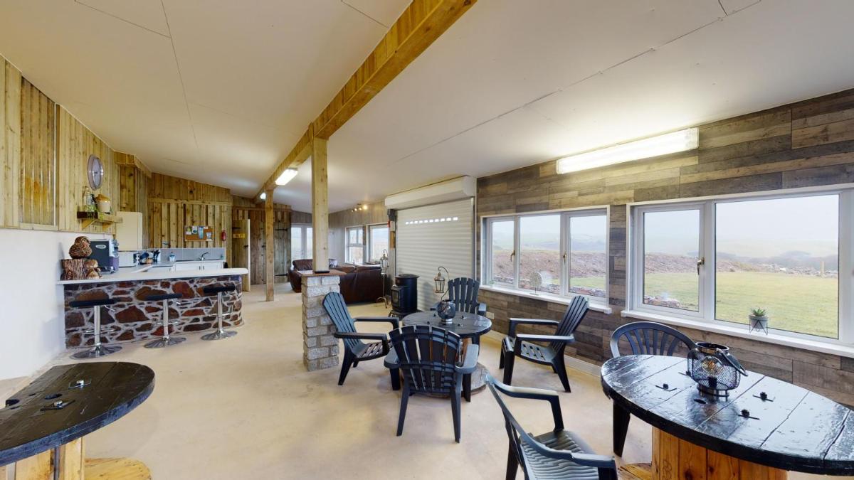 AC/DC Glamping - Housity