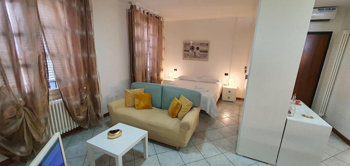 Golden House - Housity