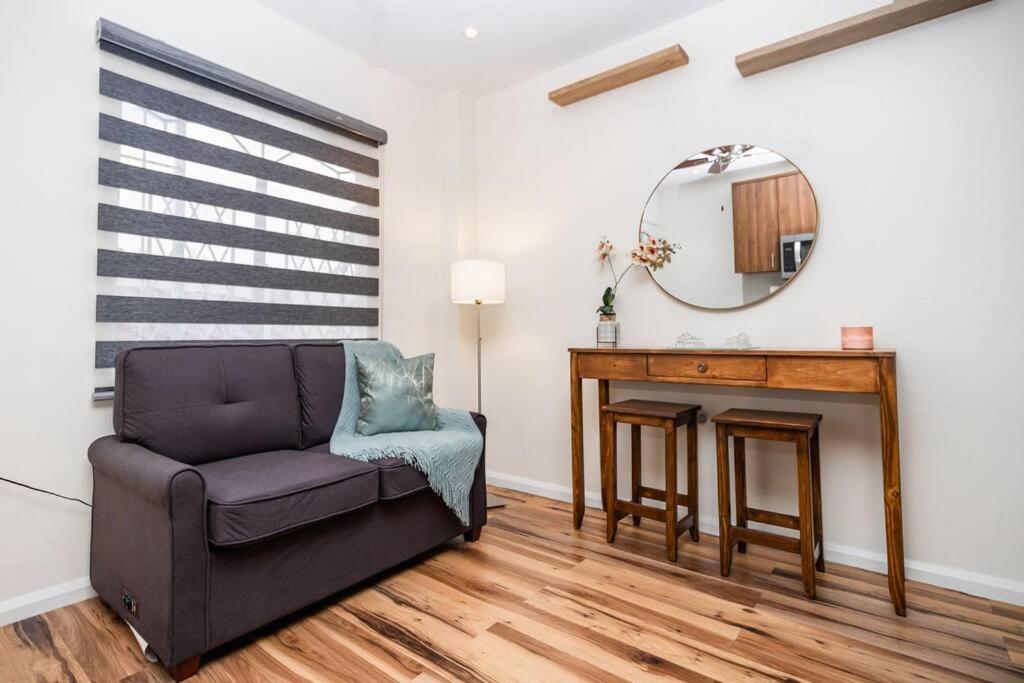 Suitetrails - Gated Modern 1 Bdr Condo near Int Airport