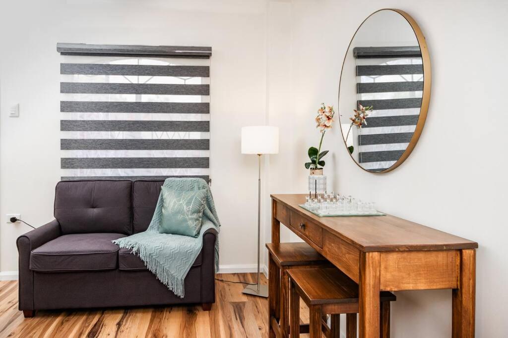 Suitetrails - Gated Modern 1 Bdr Condo near Int Airport