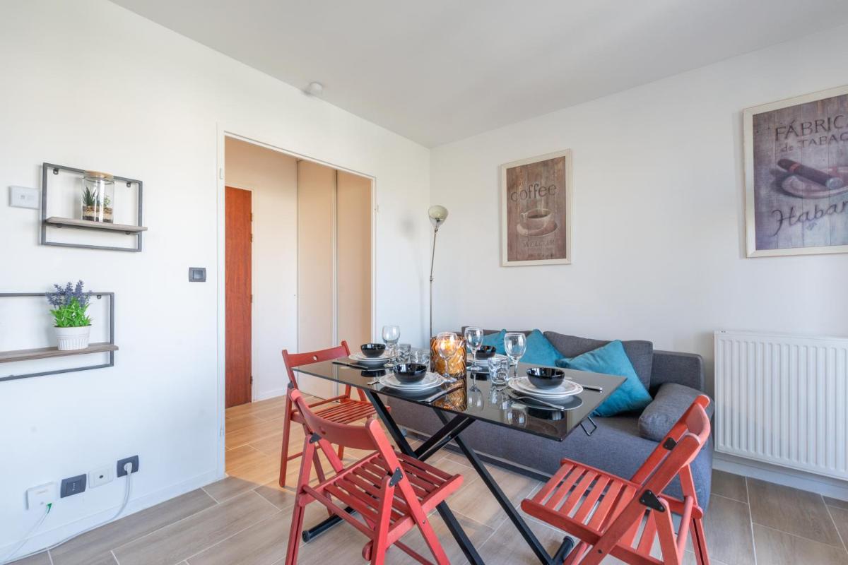 Family Travel Paris - Housity