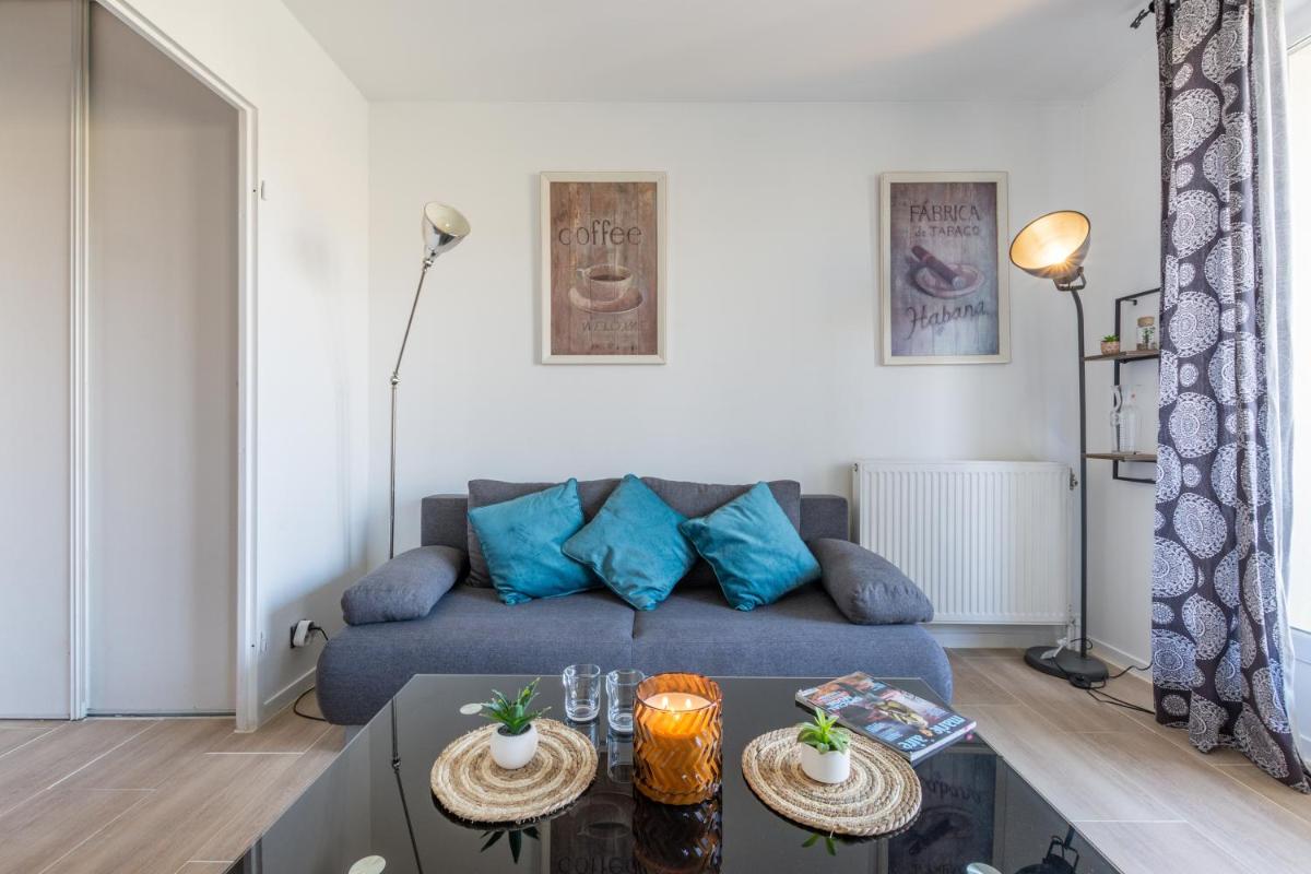 Family Travel Paris - Housity