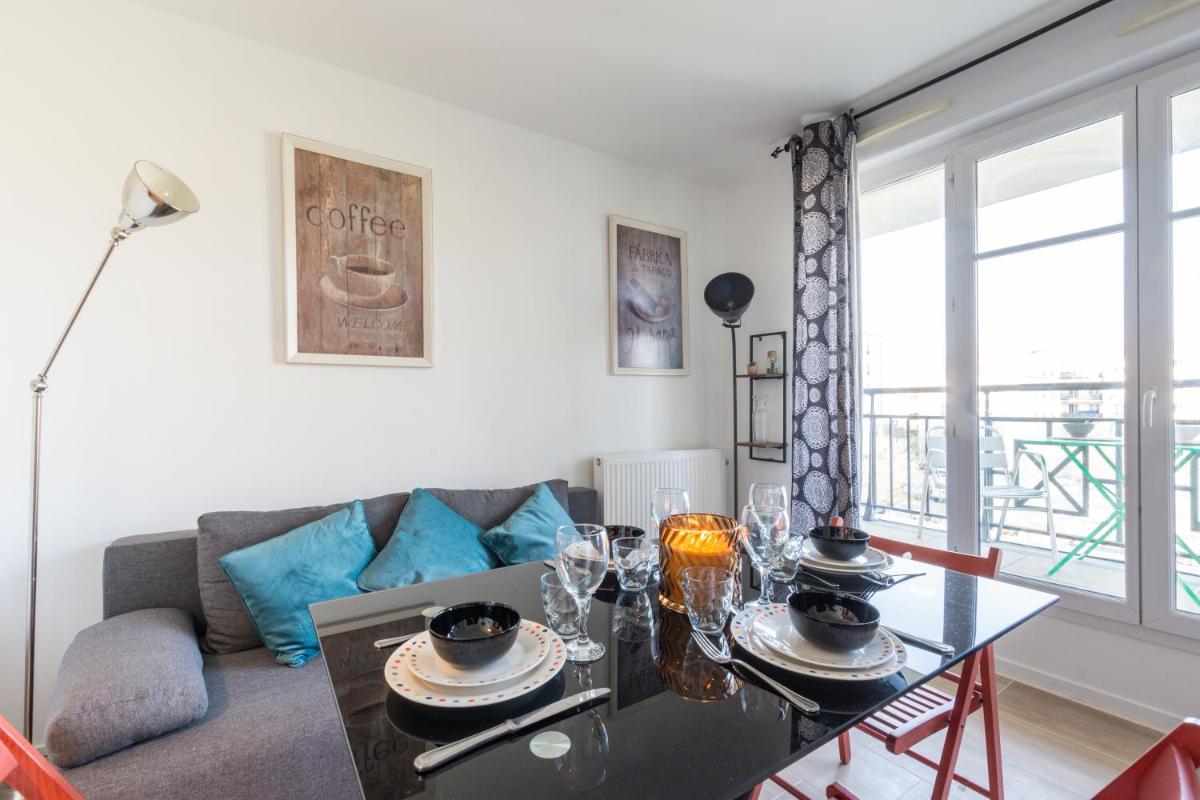 Family Travel Paris - Housity