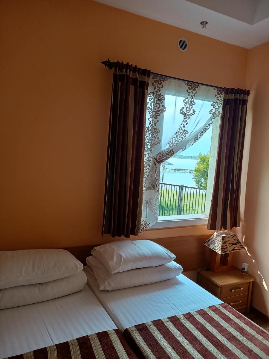 "Vanilla" Pokoje i Apartamenty Nad Brzegiem Jeziora - Housity