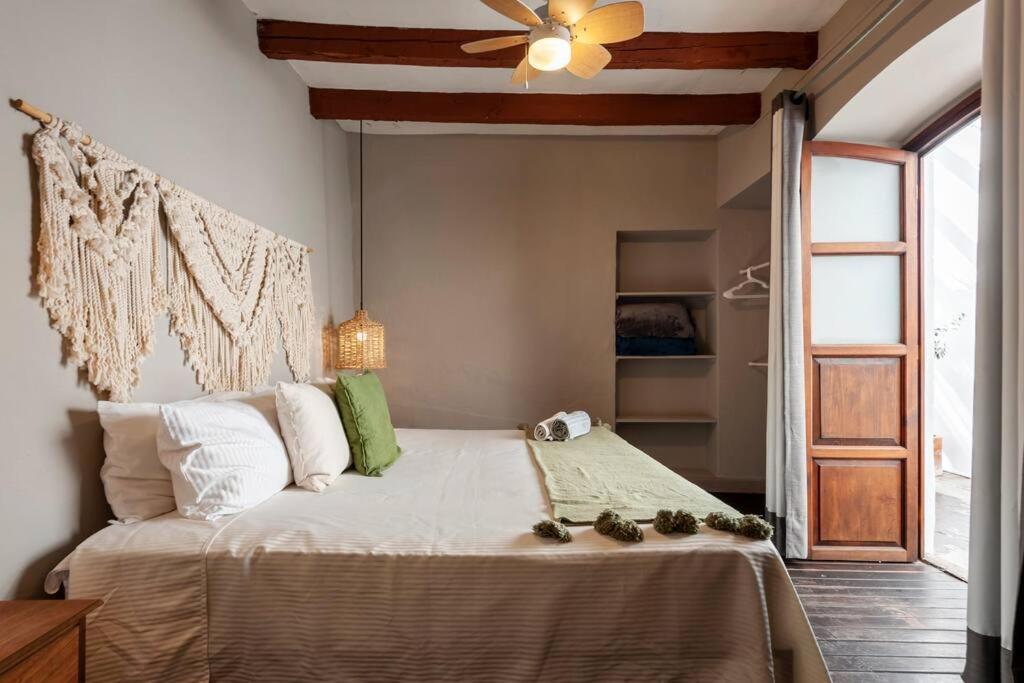 Beautiful Centro Home With Private Pool and Views - Housity