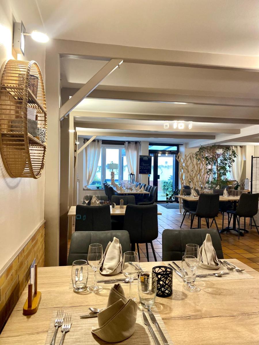 LOGIS Hotel Restaurant Auberge Du Cheval Blanc - Housity