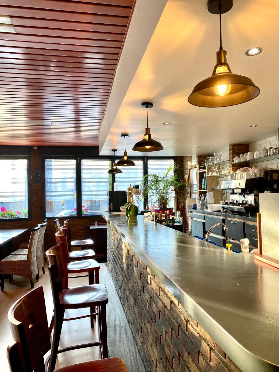 LOGIS Hotel Restaurant Auberge Du Cheval Blanc - Housity