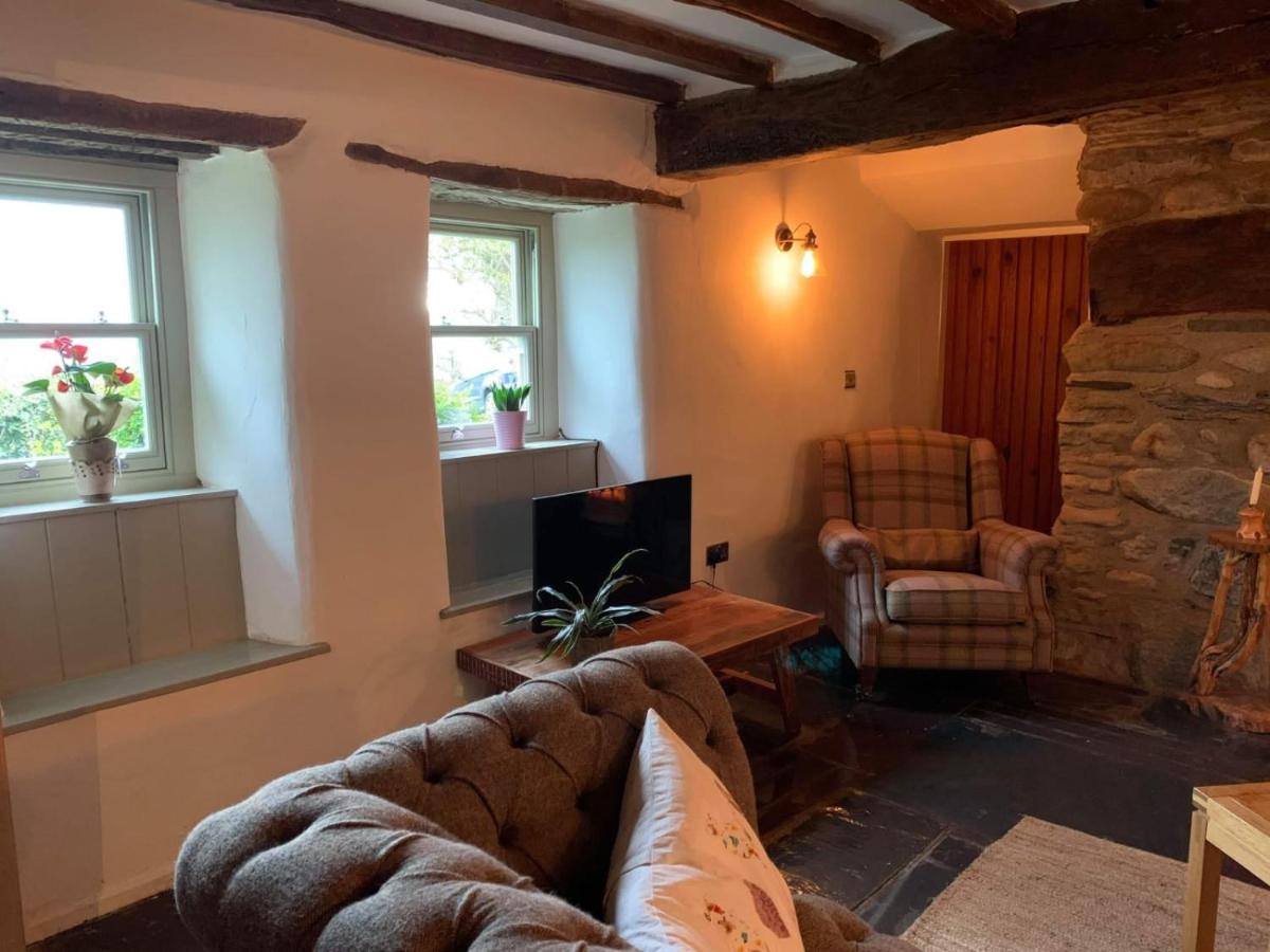 Idlewild Animal Sanctuary Farmhouse stay - Charity - Housity