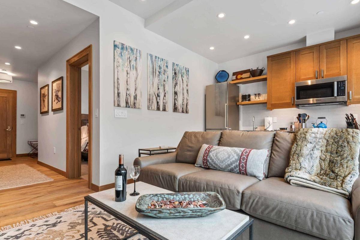 Riverfront Lodge by East West Hospitality - Housity