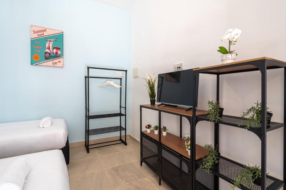 Simba Studio in Larnaca w/ Terrace - Housity