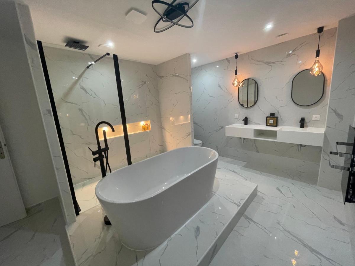 Superbe appartement avec piscine - Housity